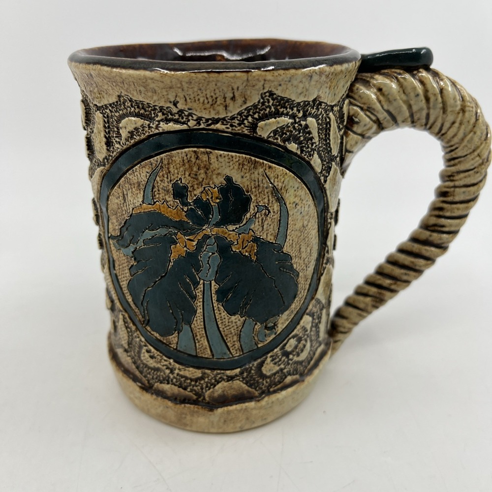 Artisan‎ Signed Gunn Pottery Coffee Mug Iris Flower Twisted Handle 5" 1991